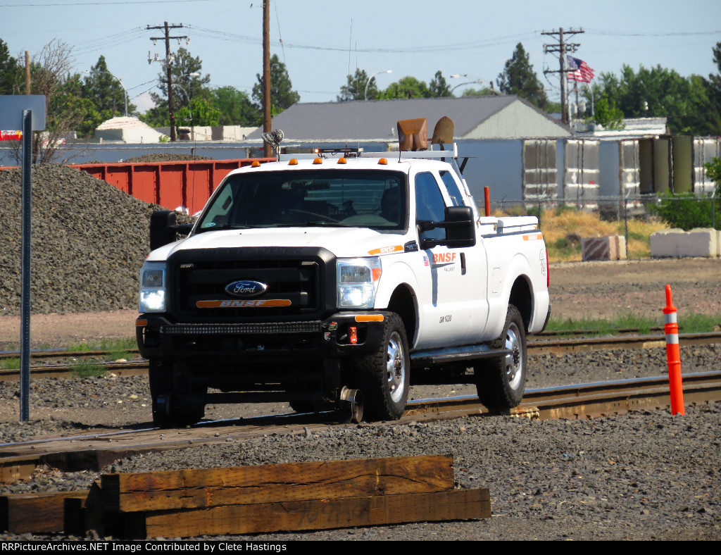 BNSF F350 Hi-Rail